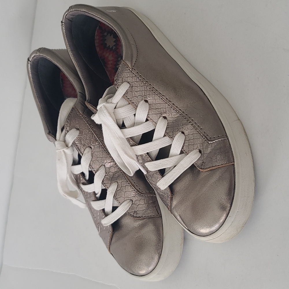 Revitalign comfort orthopedic genuine leather bronze gold Sneakers size 9